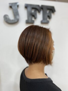 フィドルファドル(J Fidle Fadle) 前下がりショート×オレンジブラウン