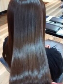 ウル 塚口店(uru)の写真/【髪質改善する白髪染めカラー専門店】髪質改善ができる白髪染め専門店で、艶やかで健康的な髪を実現!