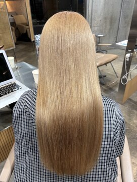 サンク 原宿 表参道(cinq) ヘーゼルベージュミディアムレイヤーボブミルクティーグレージュ