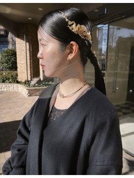 ブラウン(BROUN) 上品なタイトに、金箔をニュアンスで。