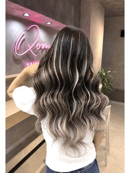 カム(Qome)の写真/【憧れのロングヘアへ】シールエクステ×カラーで自然な馴染みと質感をを実現♪地毛のような仕上がりに。