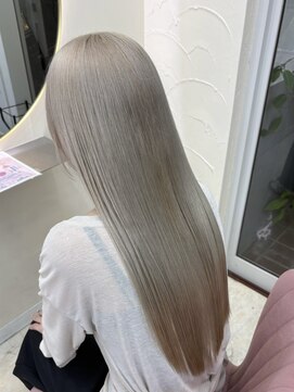 アン(Hair make un) ホワイトベージュ/ベージュ/ブリーチ/ホワイト