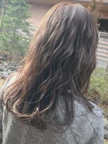 エンレイ(enRei)&nbsp;透明感グレージュ立体感ナチュラル黒髪暗髪無造作ウェーブ