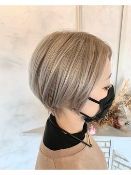 カカフロントオブザミラー(KaKa front of the mirror) ホワイトベージュ