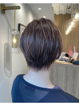 ムーン ティコブラーエ(moon tico brae) 9月ショート【モテ髪カタログ/外ハネボブ/ペールベージュ】