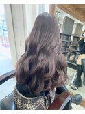 ラベンダーベージュに動きのあるレイヤーカット