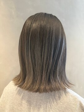 エスケープ トゥ ボナ(ESCAPE to bona.) 外ハネくびれヘア×グラデーションカラー 透明感/くすみカラー