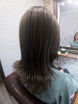 アトリエナガノ(atelier nagano)&nbsp;ニュアンスカラー/センターパート/ツヤ髪スタイル/ブルージュ
