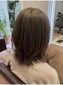 オリーブベージュ