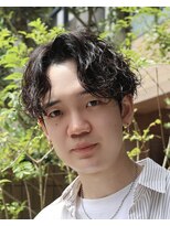 ブルニール 心斎橋(BLEUNIR)&nbsp;緩めツイストスパイラルパーマ センターパート 大阪心斎橋本町