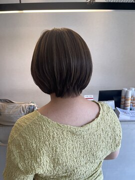 アコーズ ヘア トクシゲ(accord s hair Tokushige) 丸みショート×デザインカラー