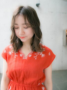 ルティア(Lutia) 透明感 グレージュ ゆるふわパーマ