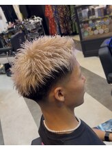 バーバースタイルクラブフォー(BARBER STYLE CLUB 4) ジェットモヒカン　ブリーチ　スキンフェード