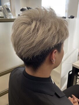 プラス ファースト ヘア(Plus 1st) リバースアップバングショート×ハイトーンベージュ