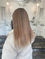 カムジーヘッドカミノウラ(COMEGHEAD KAMINOURA)&nbsp;上乃裏ショートボブくびれショートイルミナカラー顔周りレイヤー