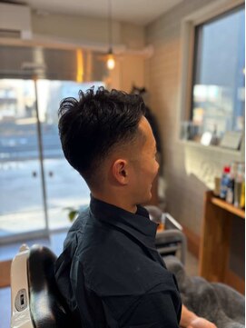 ザ ブライト バーバー(The BRIGHT BARBER) 左七三バーバースタイル 下0.4mmフェード