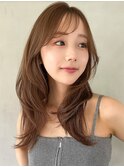 前髪薄めバング小顔カットくびれヘアミルクティーブロンド