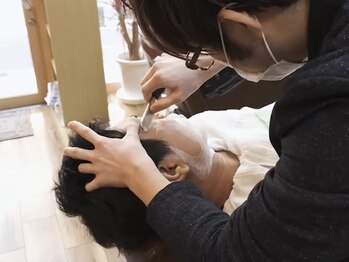 ヘアーサロン新華の写真/【車道】メンズシェービング×眉毛カット◇理容室/バーバー独自の顔剃りで圧倒的な清潔感ある第一印象へ