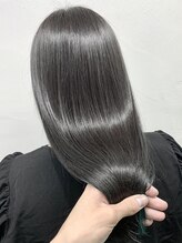 スカイピア(SKYPIA) Chell_カーキグレージュに髪質改善ULTOWAトリートメントで艶髪！