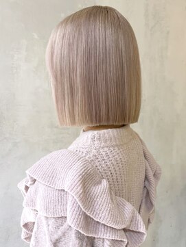 アイティー バイ アルバム 中野店(IT by ALBUM) ホワイトブロンドストレート_外ハネボブ_ba387521