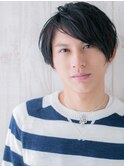 流しバングの七三分けダークアッシュラフフェザーV上尾