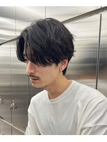 センターパート緩めツイストスパイラルパーマ前下がり