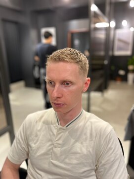 ザマンリバレッジニューヨーク(THE MAN LeverageNewYork) 大人外国人風アーミーショートフェード：大村　大心