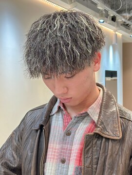 ルースト 渋谷店(ROOST) ツイストスパイラル×ホワイトハイライト