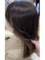 ウェリナ(welina)&nbsp;ちらっとイヤリングカラーで大人可愛いスタイル☆