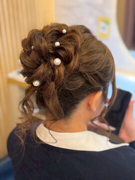 ヘアアレンジメント ボガスティーズ 溝の口店(Hair arrangement Vogusty's) 高めアップ/ルーズお団子/パーティー/お花見