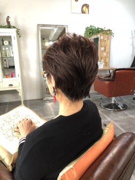 ヘアランド オズ(hair land Oz) キャリアウーマンのためのショートカット。