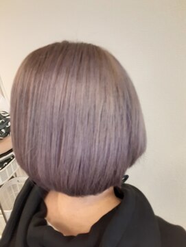 アット(atto) ナチュラルカラーで華やかに