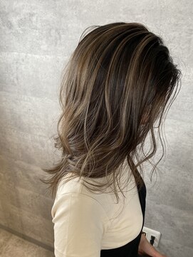 ブルーアンドカンパニー(BLUE&Co.) ハイライト×グレージュ