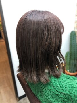 ハサミバイアトリエナガノ 千葉(8sami by atelier nagano) ショートボブ/センターパート/ツヤ髪/グラデーション/イヤリング