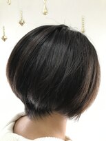 ヘアープレッヒェン HAIR Platzchen 丸みのある前下がりショート