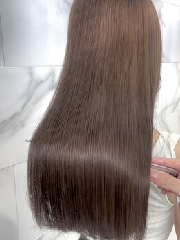 アリュールオーシャン(ALLURE OCEAN)の写真/髪質やクセを見極め、毛先まで柔らかく触り心地の良い髪質へ…♪ダメージレスで艶感溢れる美髪を叶えます☆
