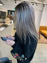 メリー オオサカ(Merly Osaka)&nbsp;smoky gray balayage