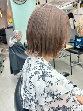 ヒビヲ(HIBIO) 切りっぱなしボブタッセルボブショートボブダブルカラーベージュ