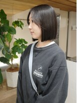 サーリー(SURLY)&nbsp;20代30代ぱつっとボブ前下がりボブ流れる顔まわりカット