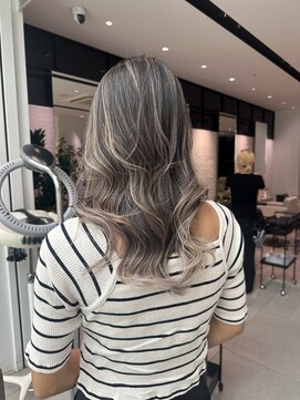 ステア ケース(stair case) 地毛残しバレイヤージュ　ホワイトミルクティー