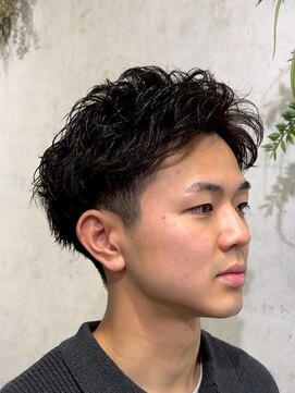 ハーシーバイアポロ 相模大野(HERSHE by apollo) MEN’S HAIR/ブルーブラック/フェザーパーマ/ハイライト