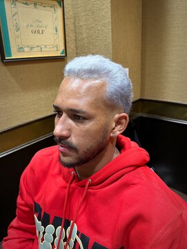 レオヘアワークス(LEO HAIR WORKS) スキンフェード　オールバック　シルバーカラー新潟　バーバー
