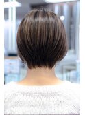 大人ショート×白髪ぼかしハイライト
