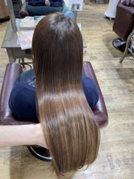 【髪質改善ヘアエステ】ハイダメージの方は「酸性縮毛矯正」で、しっとり毛先までツルっ♪扱いやすい美髪へ