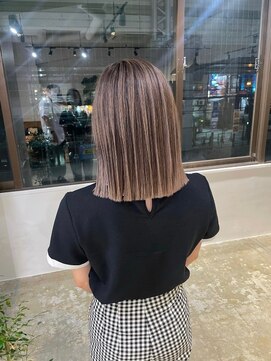 メリー オオサカ(Merly Osaka) 派手すぎず馴染みがいい！_ぱつっとボブ×ナチュラルベージュ_