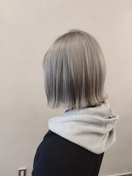リファイン バイ アフィナー 本厚木店(Refine by Afinar) ホワイトシルバー×ボブ【本厚木】