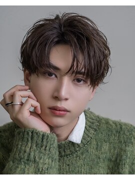 オーシャントーキョーオーバー 渋谷(OCEAN TOKYO OVER) 韓国ヘアカルマパーマカルマバングセンターパート黒髪ウルフ