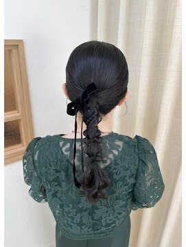 ソノ(sono) タイトヘア タイトアレンジ ベロアリボン 編みおろし 参列ヘア