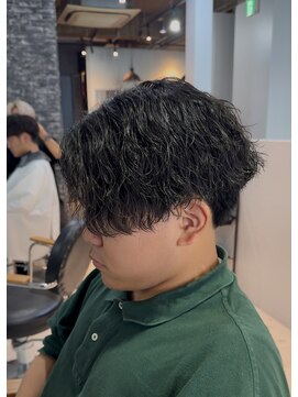 ステラ(STELLA) ツイストスパイラル/センターパート/刈り上げマッシュ/パーマ