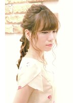 アクミィ(Acmi)&nbsp;ルーズな三つ編みお出かけスタイル